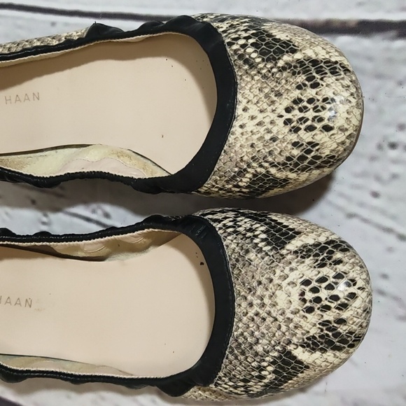 COLE HAAN Black Tan Snakeskin Ballet Flats shoes 7 7M - Picture 4 of 12